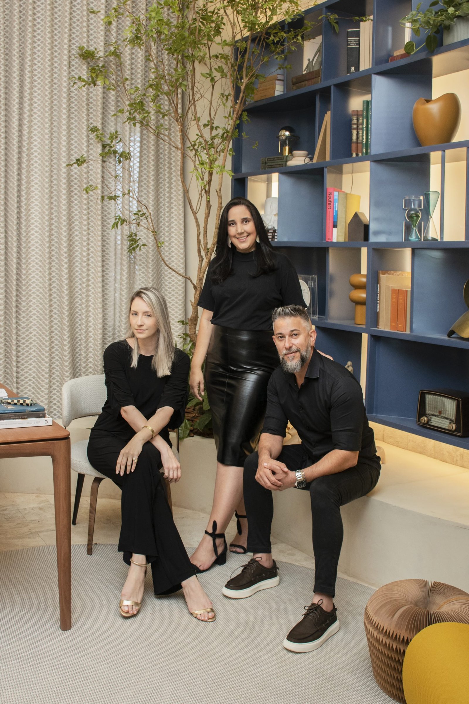 Arquitetos Alex Galletti, Natália Oliveira e Paula Cal homenageiam cantor Jau em sala de leitura interativa￼