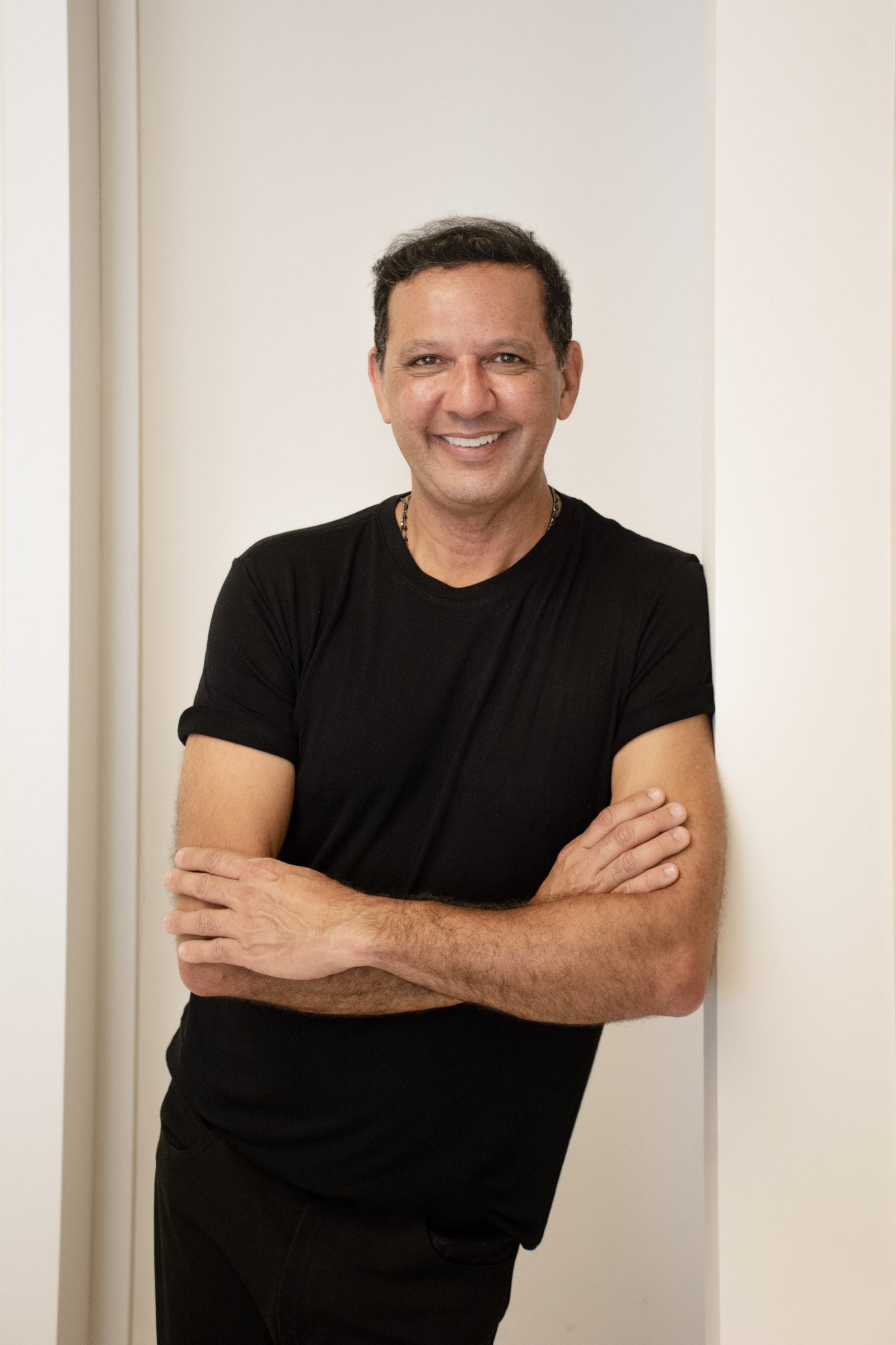 Frescor e vitalidade marcam o Living Raízes, espaço do arquiteto Rogério Menezes￼