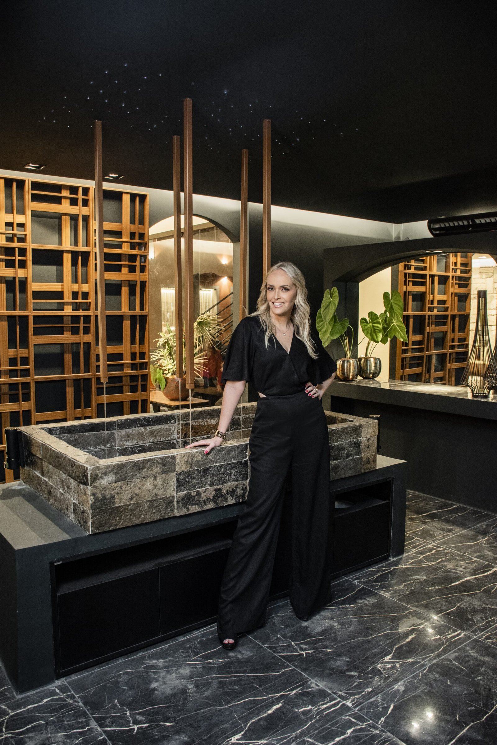 Larissa Macedo traz luxo e sofisticação de Dubai ao Toilet Funcional￼