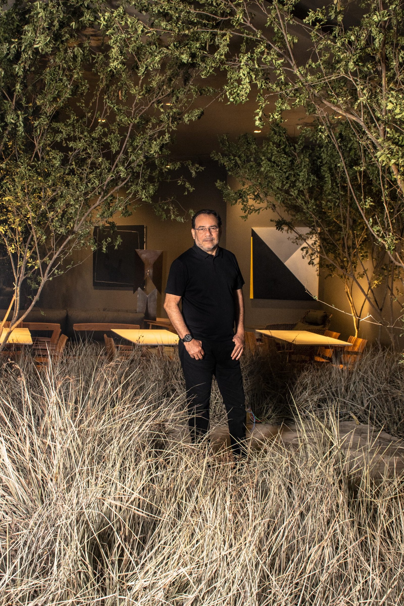 Arquitetura marcante e aconchegante marcam o Bar Garden SDB assinado por Marcus Barbosa