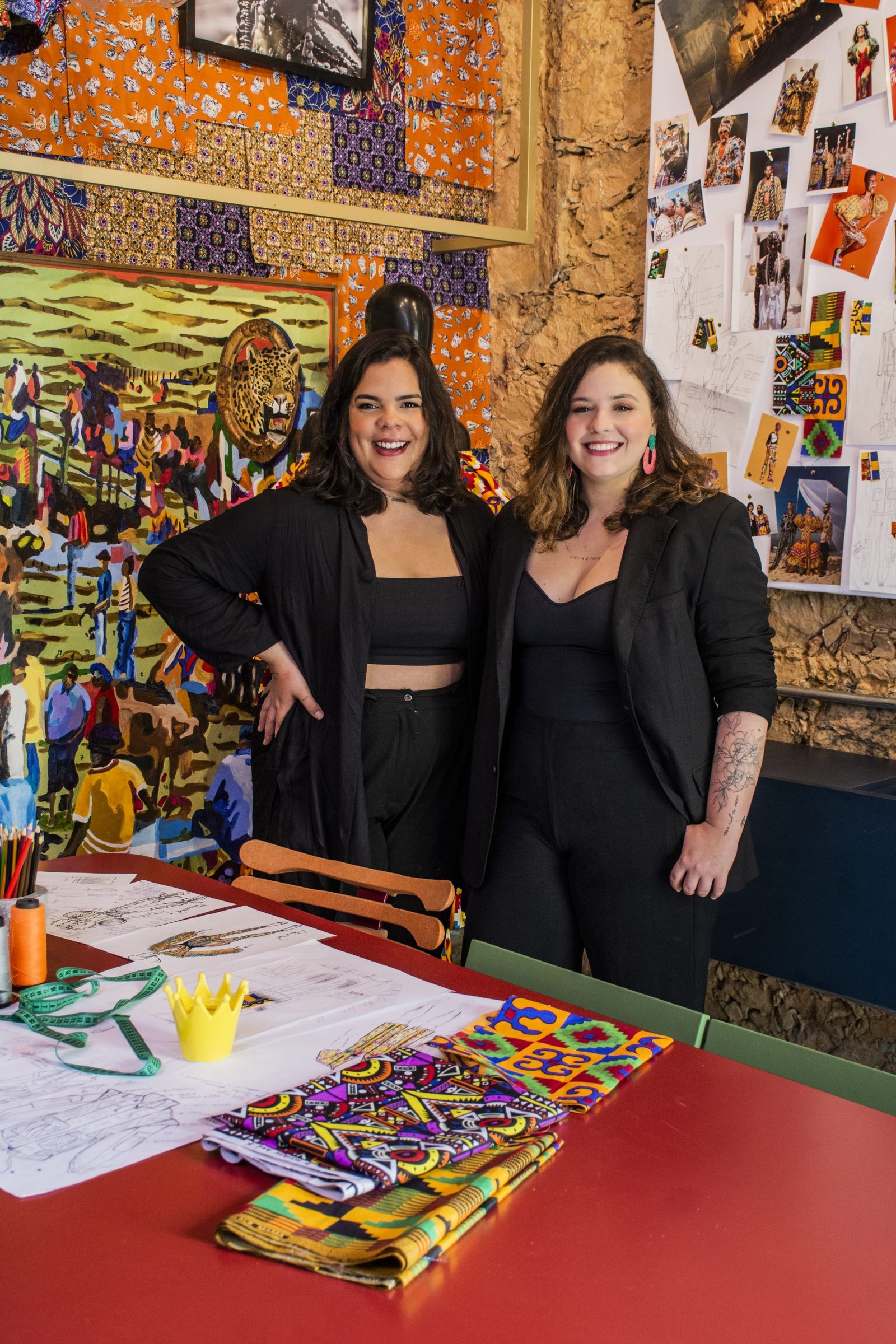 Moda, ancestralidade e cores vibrantes marcam o Ateliê Meninos Rei