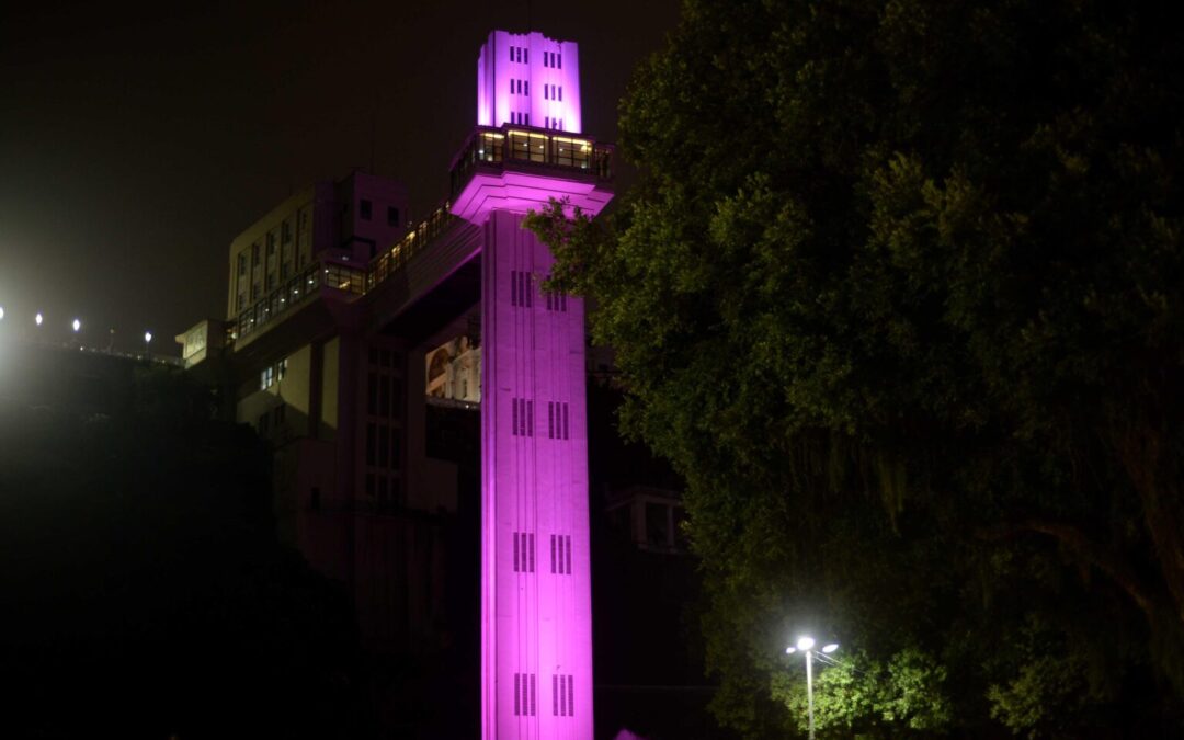 Outubro Rosa: Monumentos de Salvador ganham iluminação especial