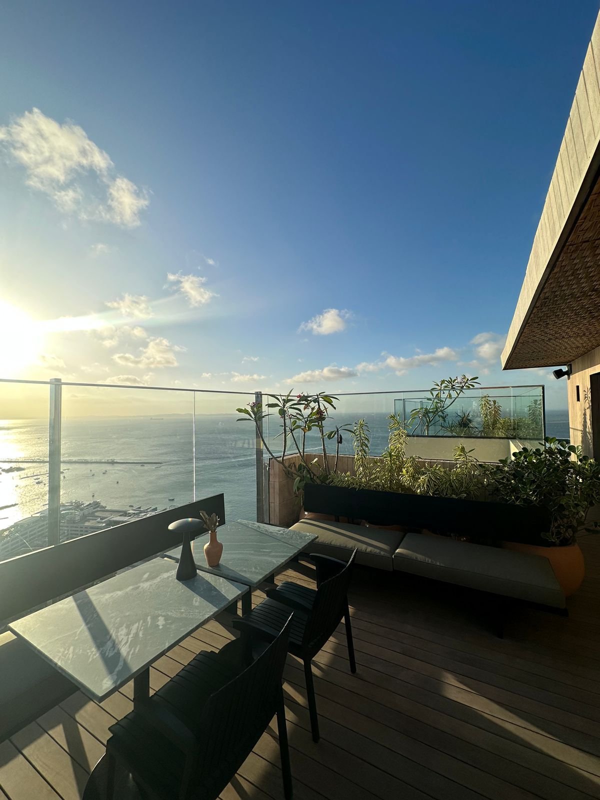 Sunset no rooftop da Mostra Conceito Hotéis movimenta Rua Chile nesta terça (14)