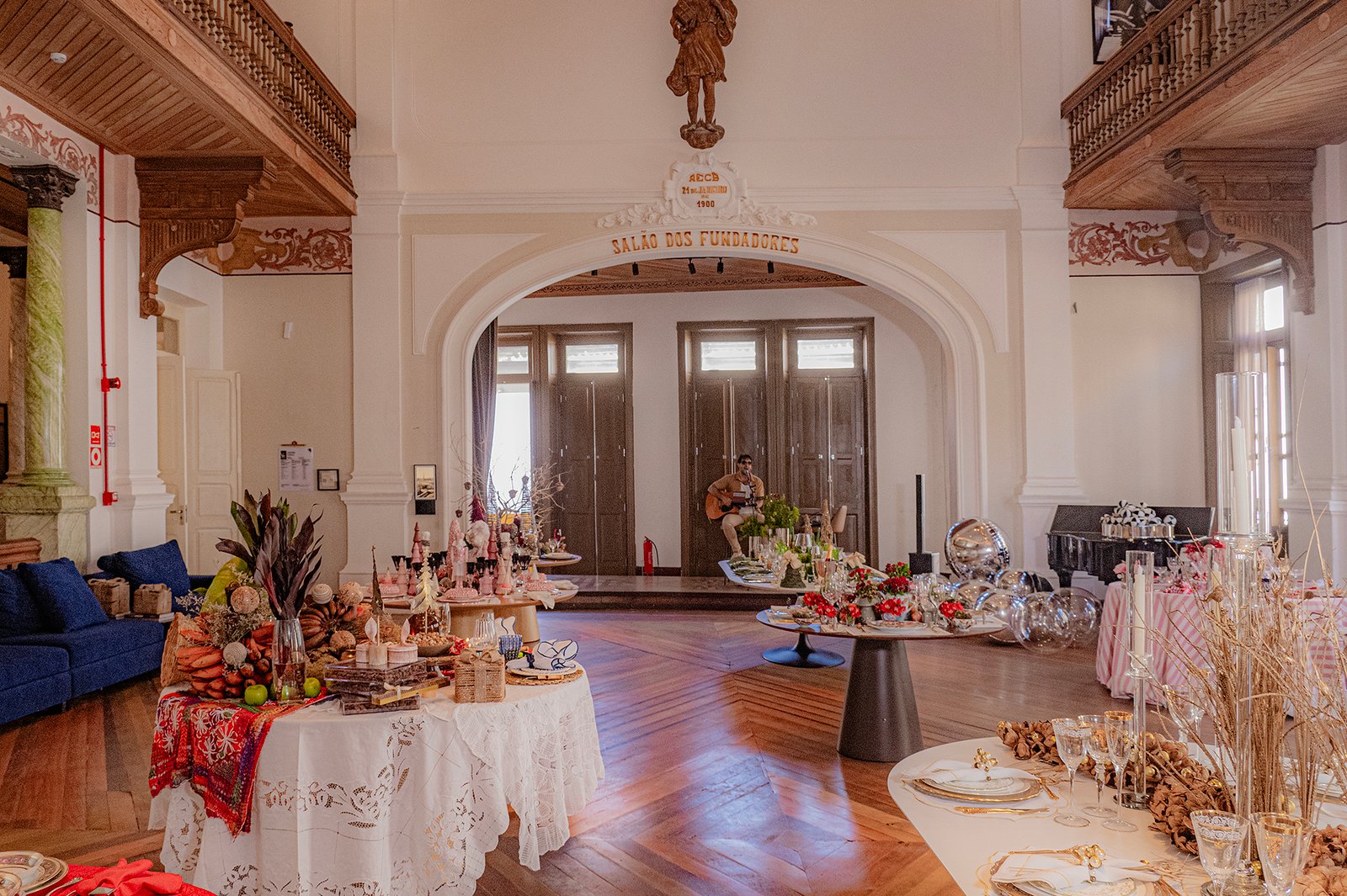 Pop-up de Natal movimenta Palacete Tira-Chapéu com moda, presentes e decoração