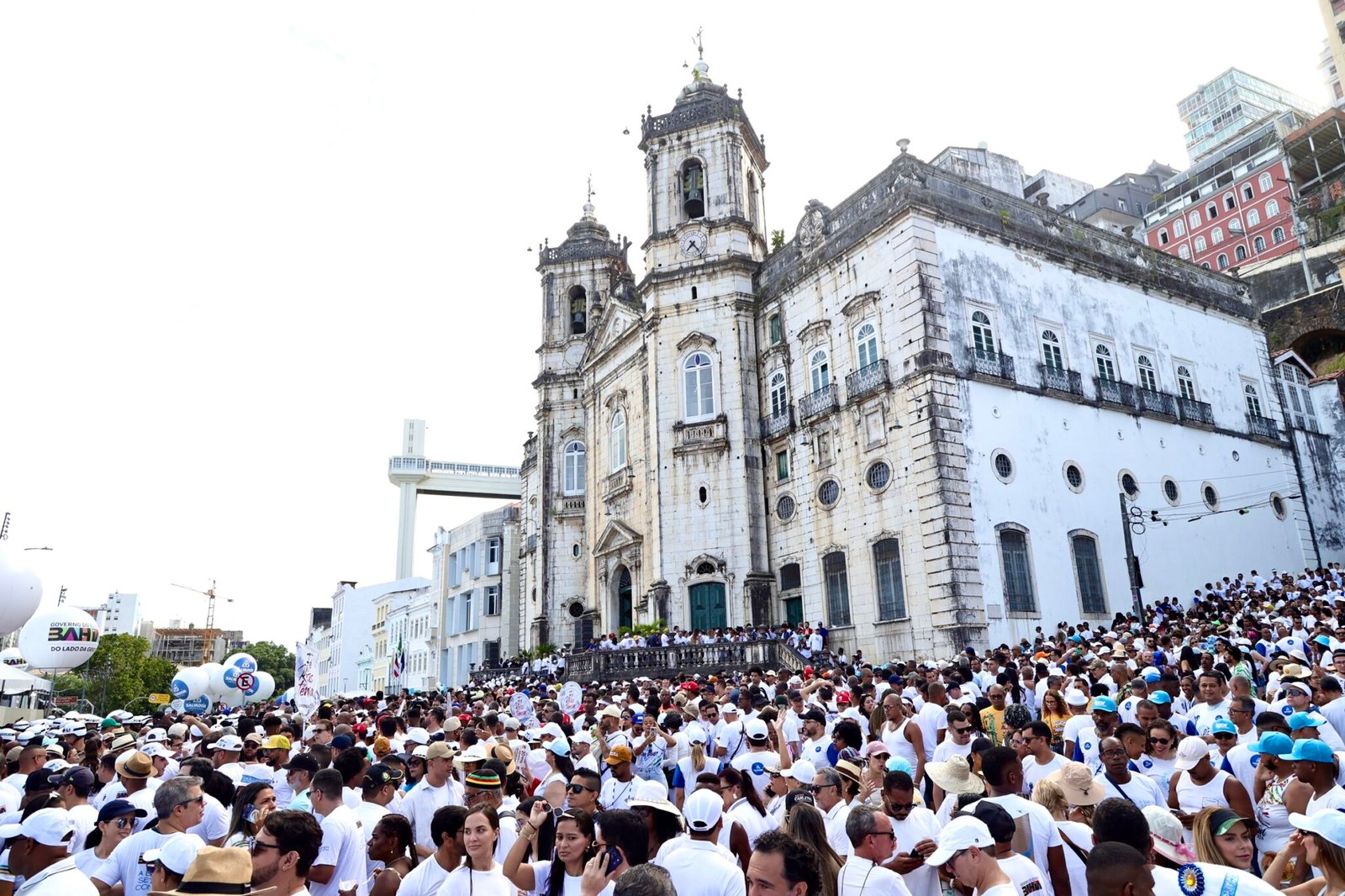 Reunindo cerca de 1 milhão de pessoas, Lavagem do Bonfim é ponto alto do verão de Salvador