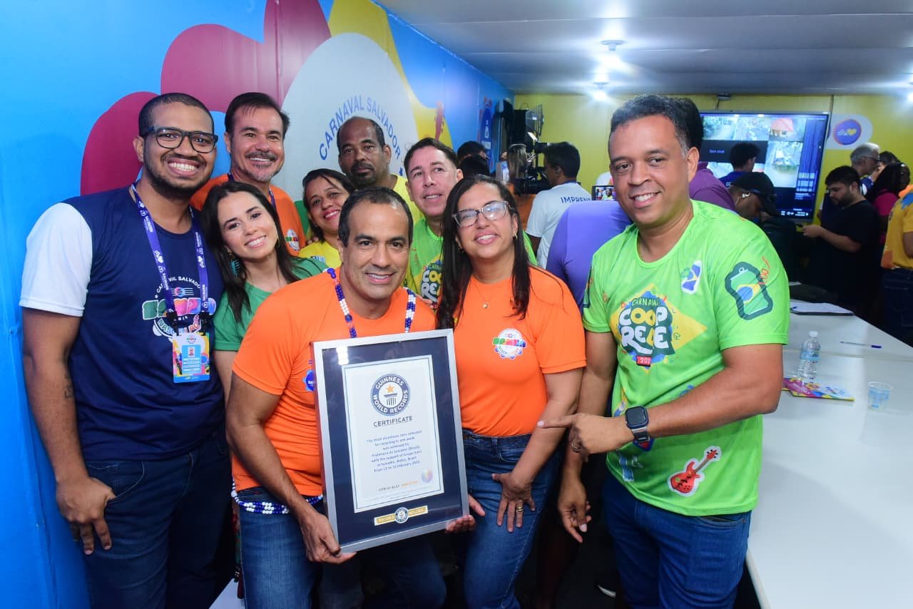 Carnaval de Salvador entra para o Guinness com a maior ação de reciclagem de latinhas do mundo