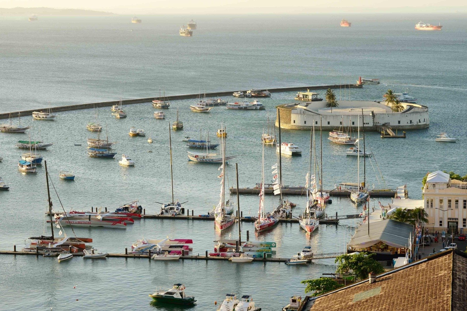 Salvador estuda transporte aquático urbano para ampliar mobilidade através da Baía de Todos-os-Santos