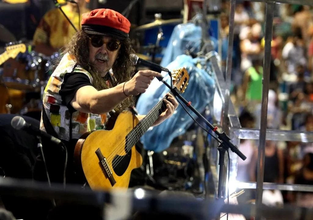 Praça Castro Alves ganha estátua em homenagem a Moraes Moreira