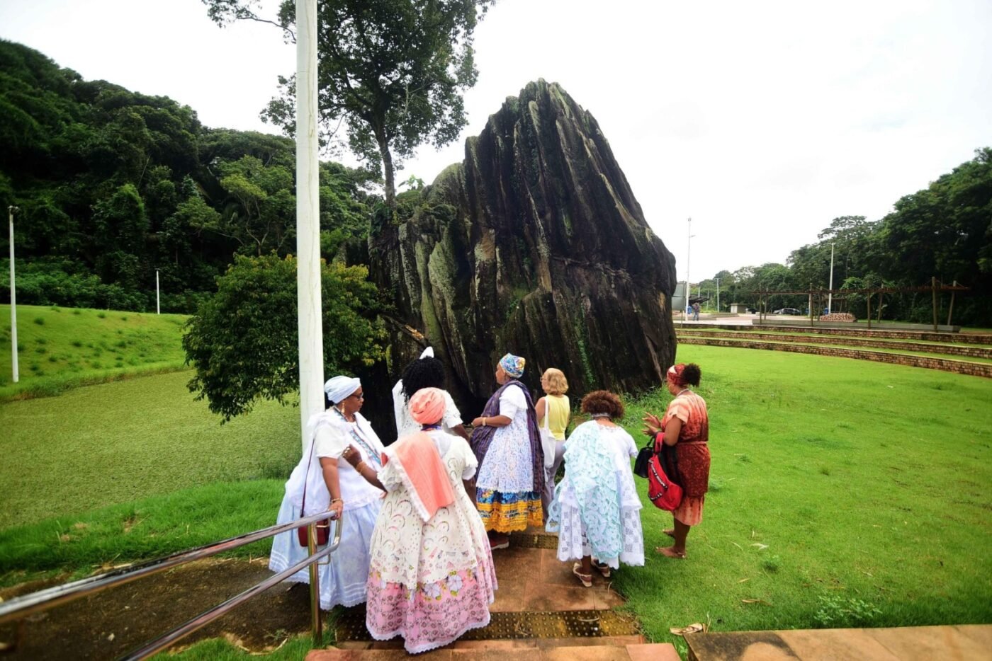 Salvador preserva história em monumentos, terreiros, festas e tradições populares